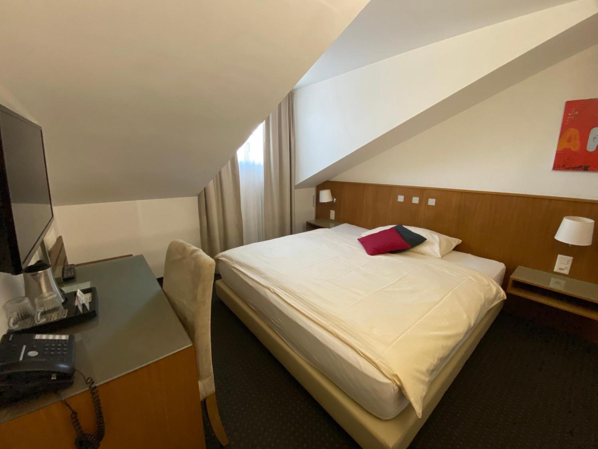 Businesshotel Lux Емен Екстериор снимка