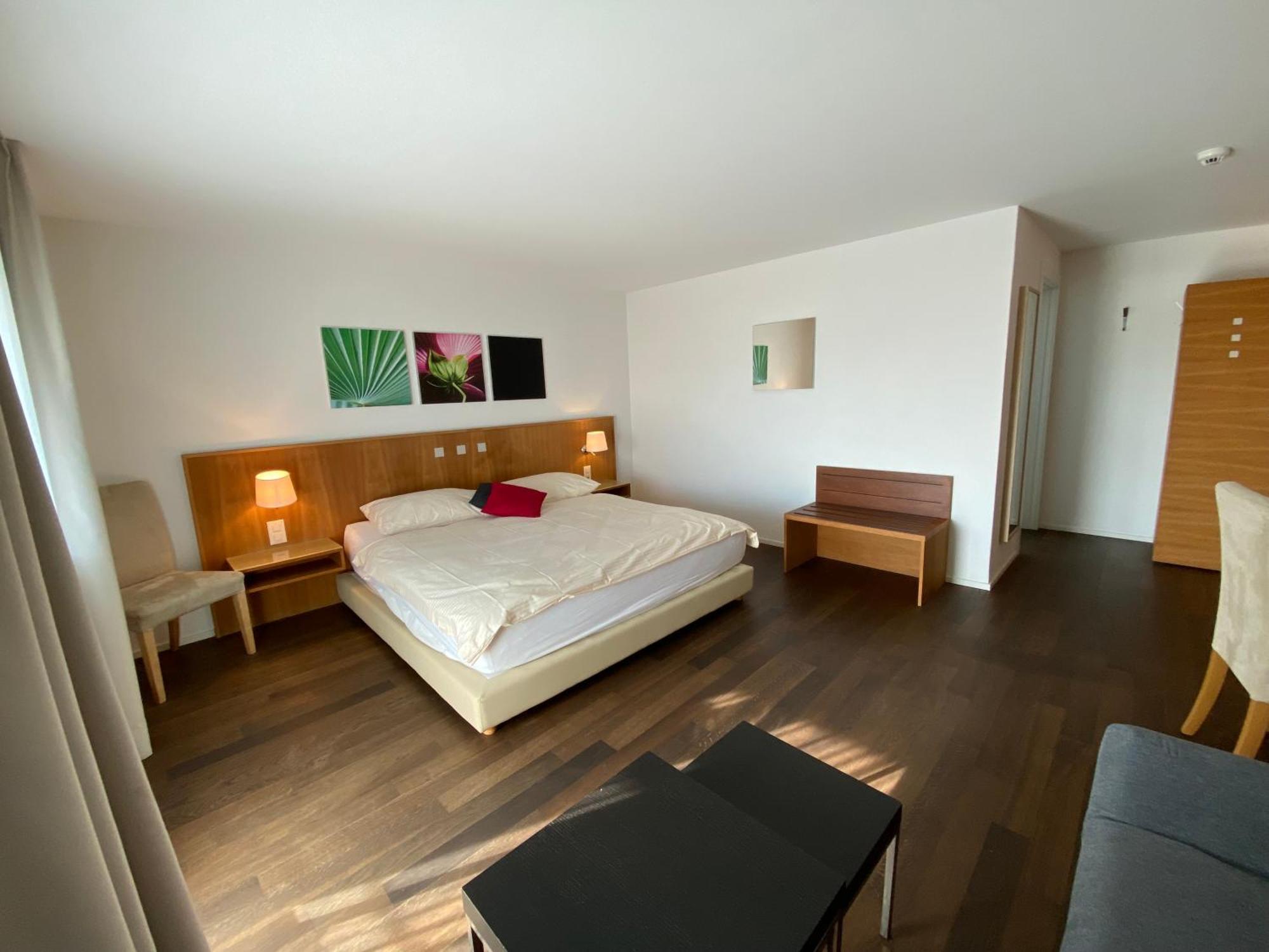 Businesshotel Lux Емен Екстериор снимка