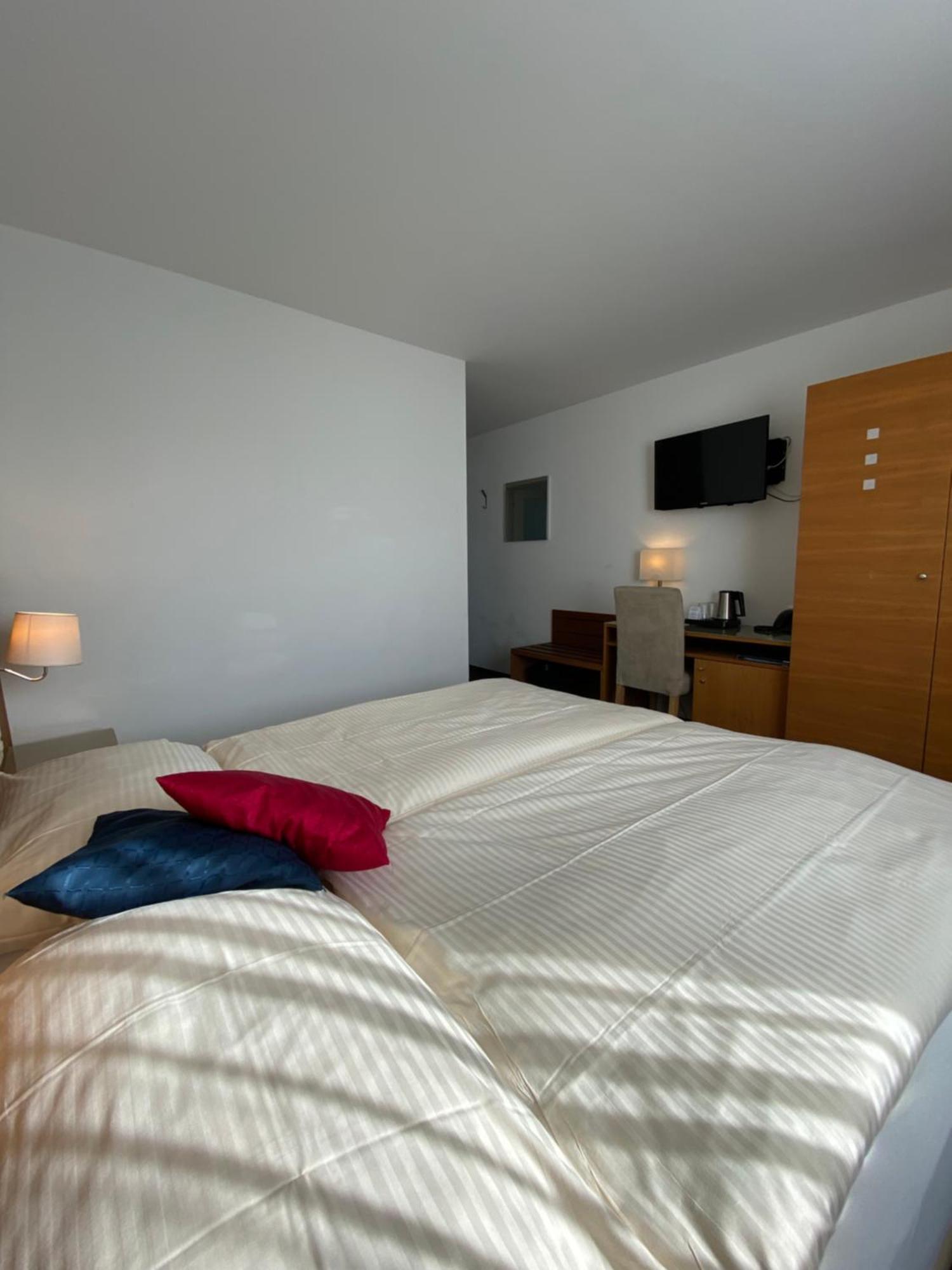 Businesshotel Lux Емен Екстериор снимка