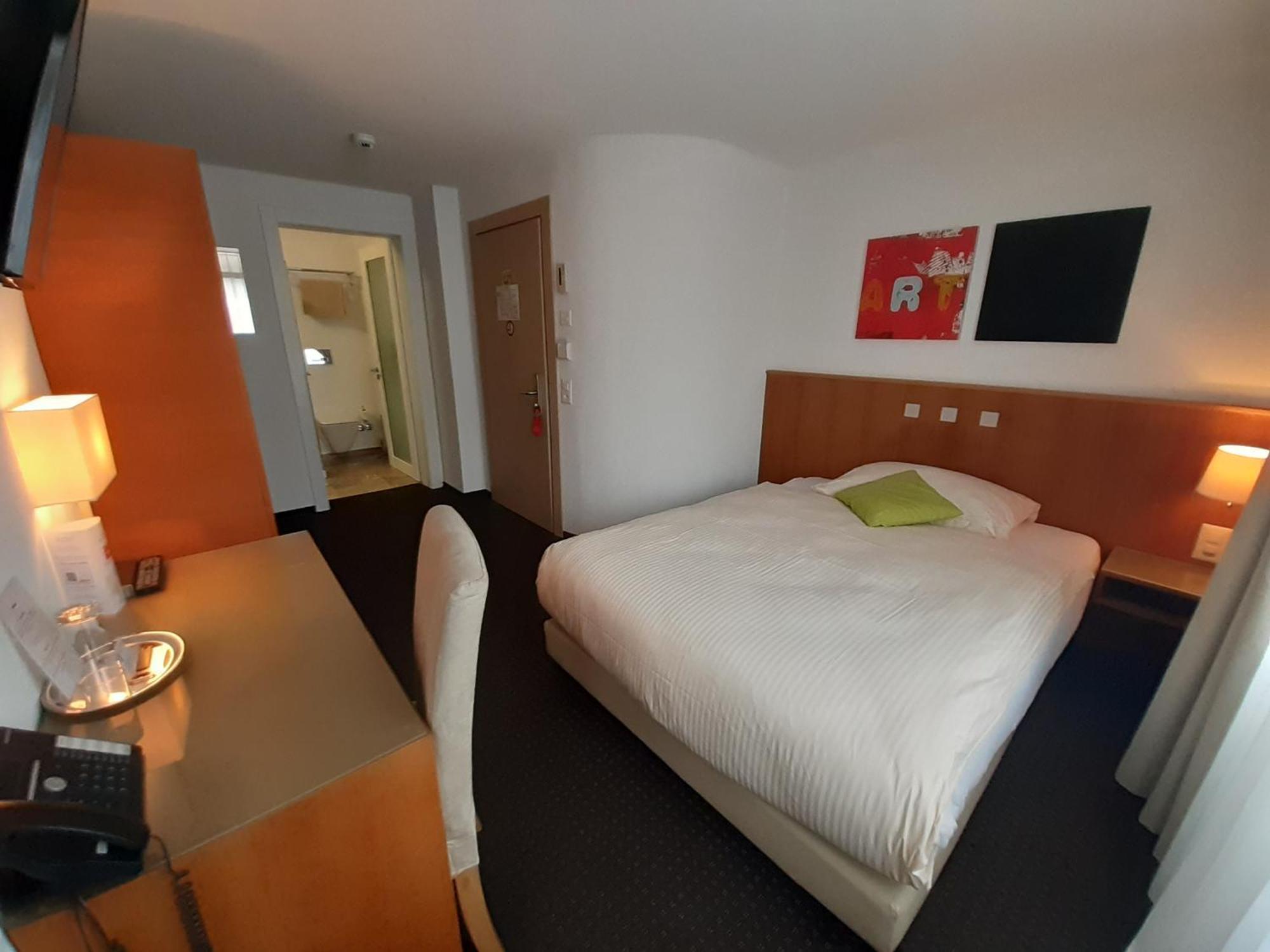 Businesshotel Lux Емен Екстериор снимка