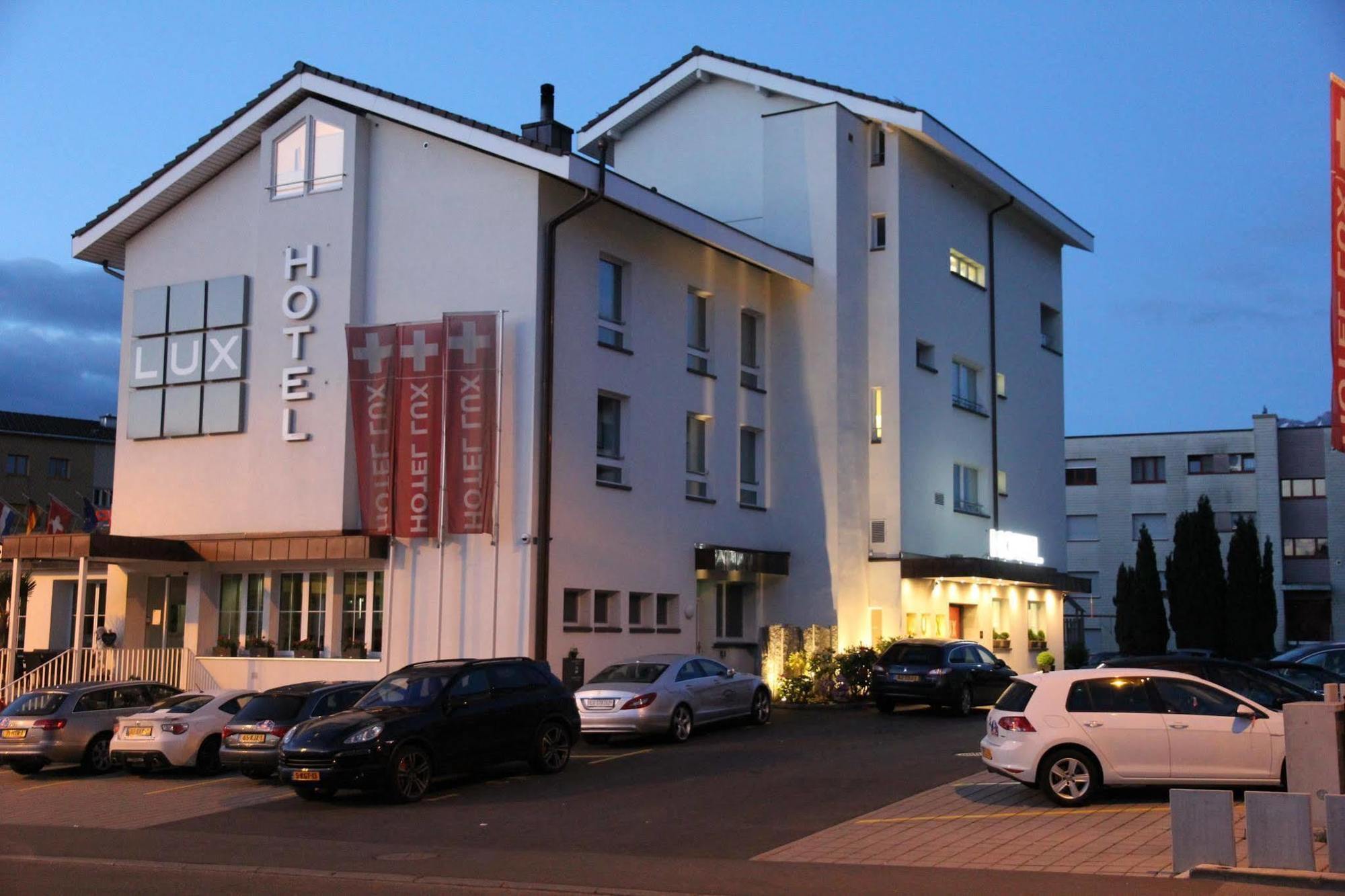 Businesshotel Lux Емен Екстериор снимка